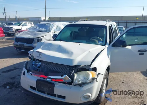 2011 Ford Escape Xlt z USA, uszkodzony, nr VIN 1FMCU0D70BKA93100